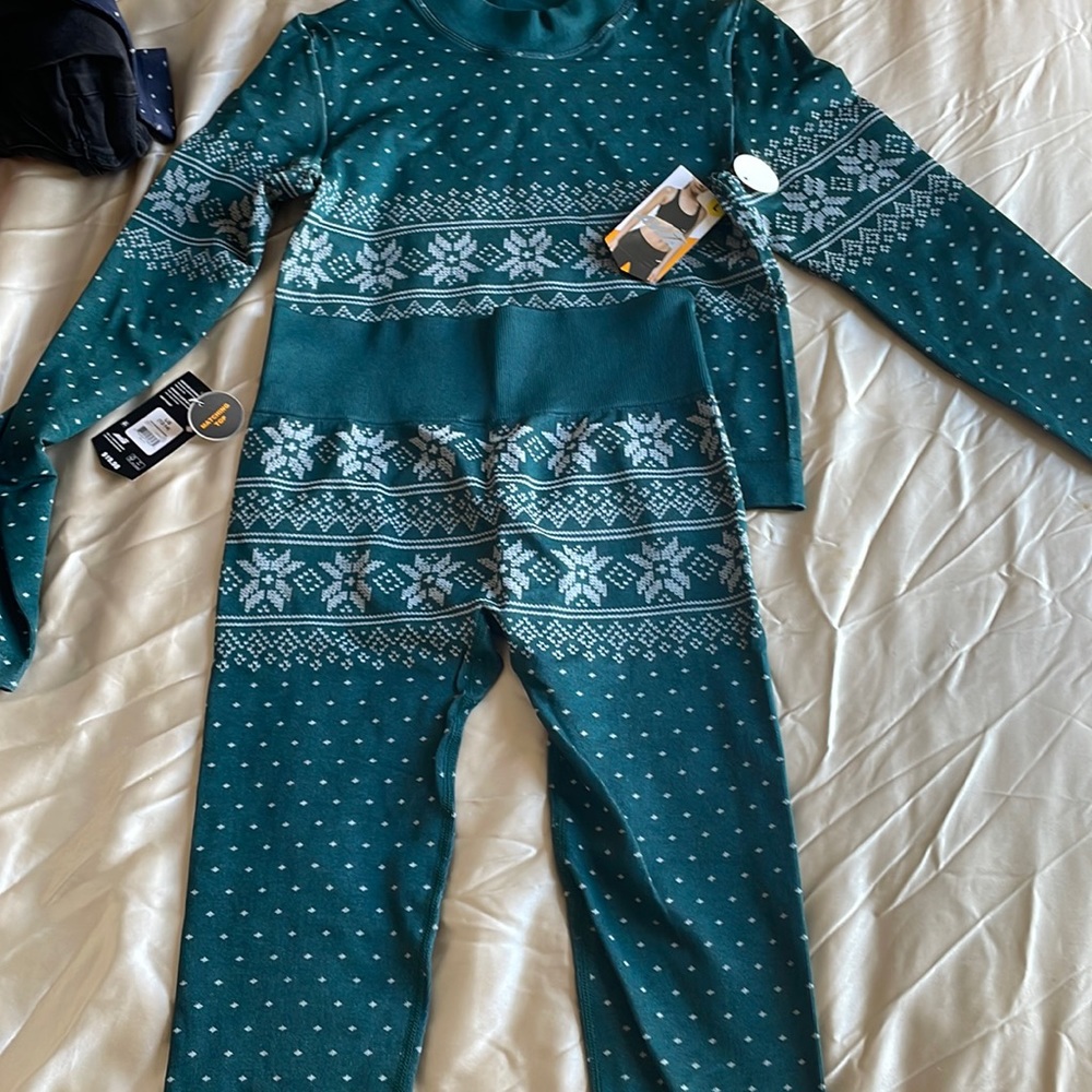 Green Avia shirt and leggings spandex set